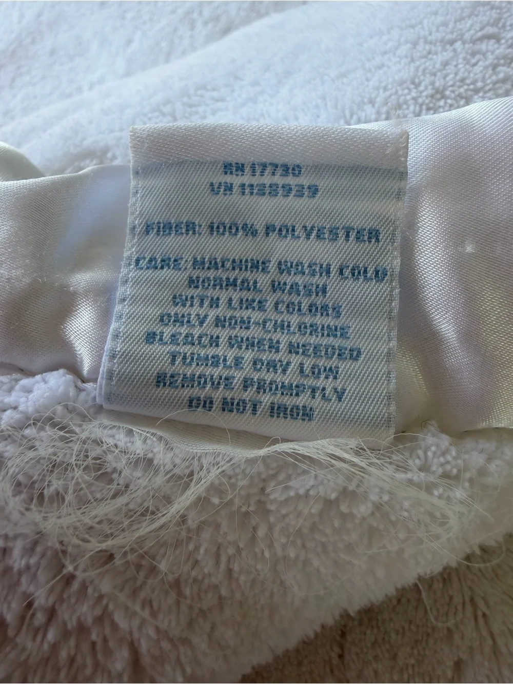 Simply Shabby Chic Satin Trim White Plush Blanket Rachel Ashwell Heavy F/Q GUC